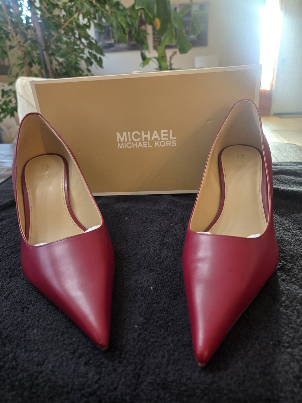 Michael Kors Women's Red Pointed-Toe Leather Gold Metal Heel Pumps Size 11/42 - Picture 2 of 12